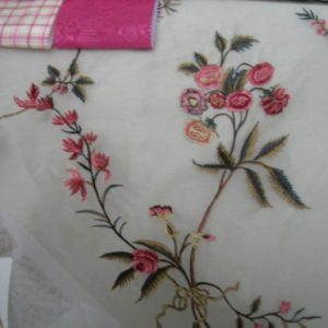 ORGANZA-DI-SETA-RICAMATA